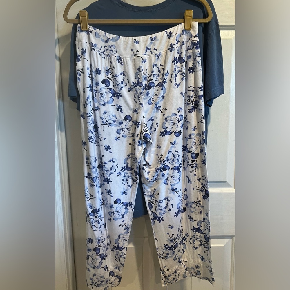 2Pc PJ Set 💙SOMA Pants & LIFE IS GOOD T / Blue Floral Pants w Pockets & Ski Dog - Picture 11 of 12